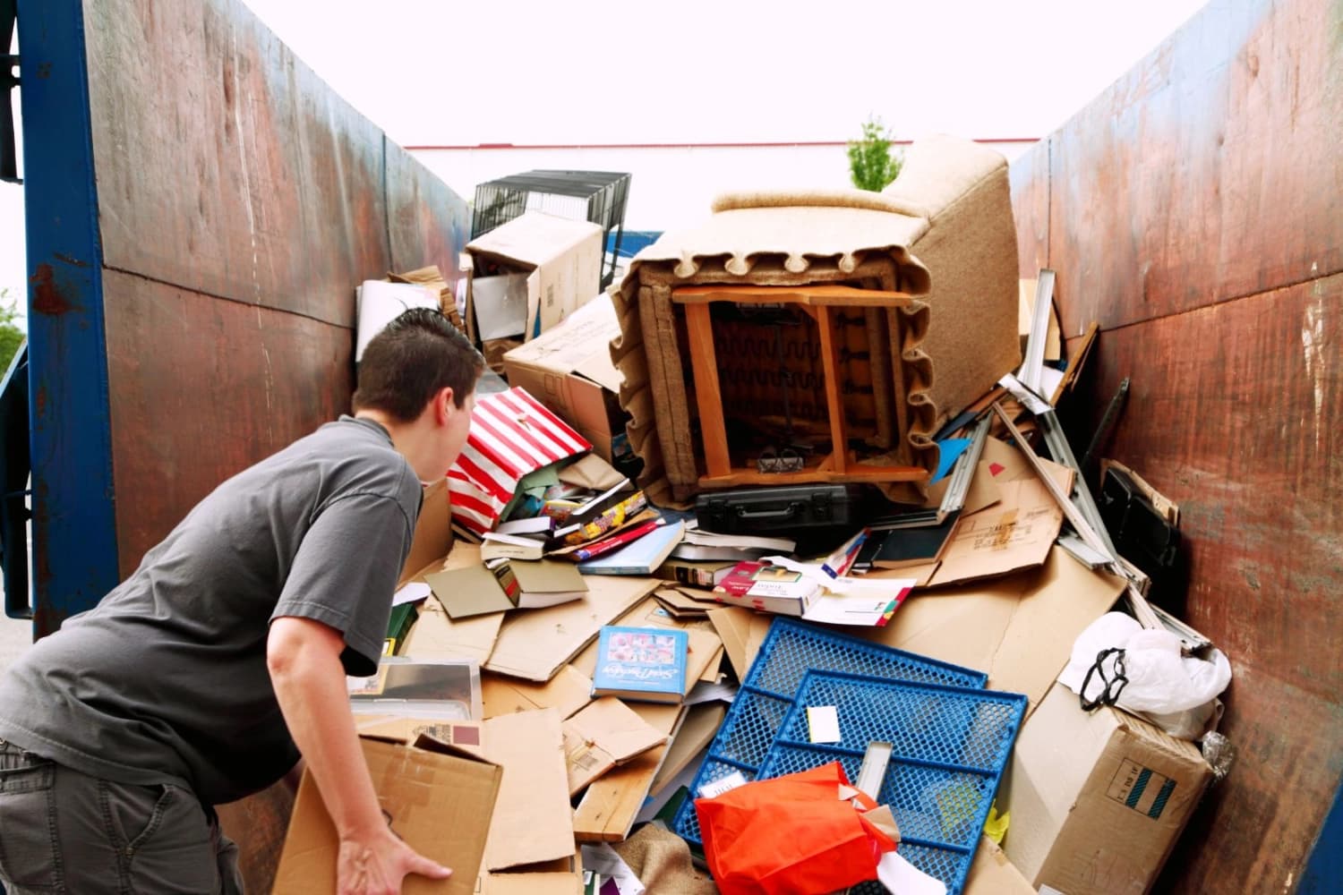 Reliable Disposal & Dismantling Services in Singapore | Clearances Made Easy service by Smart Furni Singapore
